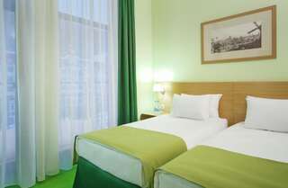 Отель Tulip Inn Rosa Khutor Hotel Эсто-садок Двухместный номер с 1 кроватью или 2 отдельными кроватями с видом на реку-1