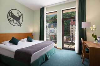 Отель Tulip Inn Rosa Khutor Hotel Эсто-садок Улучшенный двухместный номер с 1 кроватью или 2 отдельными кроватями и балконом-1